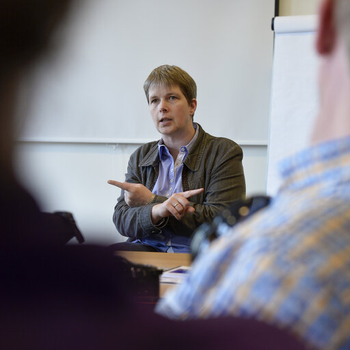 Foto 2: Britta REIMERS meets with a group of yound German Liberals