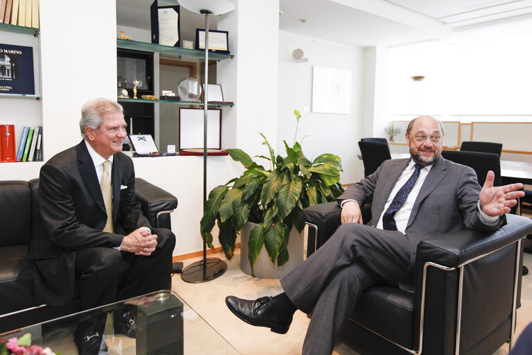 Foto 1: EP President meets with the ambassador of Costa Rica