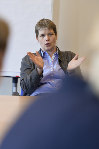 Φωτογραφία 10: Britta REIMERS meets with a group of yound German Liberals