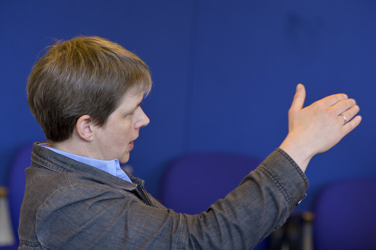 Fotografija 5: Britta REIMERS meets with a group of yound German Liberals