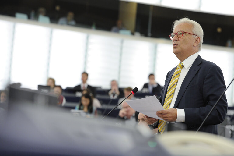 Foto 40: Plenary session in Strasbourg - Week 27 2013 - Review of the Irish Presidency, including the MFF agreement - Council and Commission statements