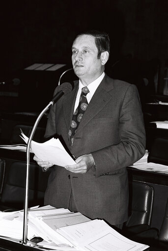 Zdjęcie 8: The delegue Jean-Francois PINTAT during a session in Strasbourg on September 1978.