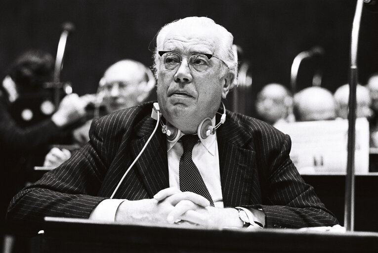 Sir Geoffrey Stanley DE FREITAS during a session in Luxembourg in December 1978.