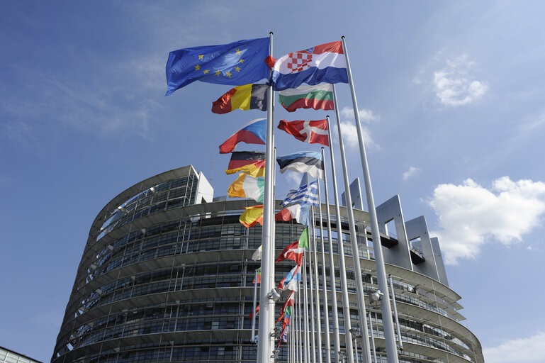 Снимка 9: Raising of the Croatian flag in Strasbourg