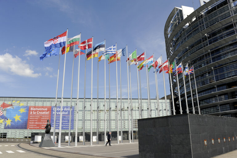 Foto 16: Raising of the Croatian flag in Strasbourg