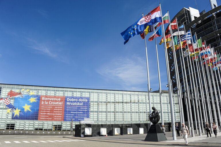 Fotografi 12: Raising of the Croatian flag in Strasbourg