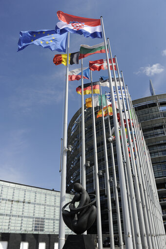 Suriet 8: Raising of the Croatian flag in Strasbourg