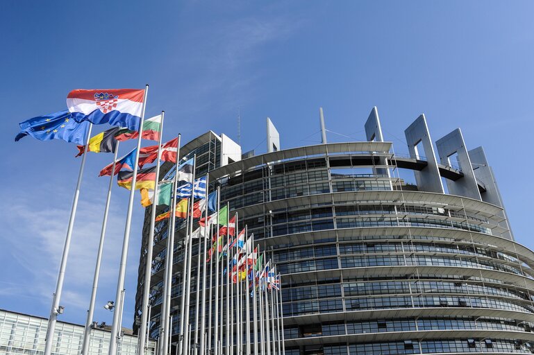 Снимка 13: Raising of the Croatian flag in Strasbourg