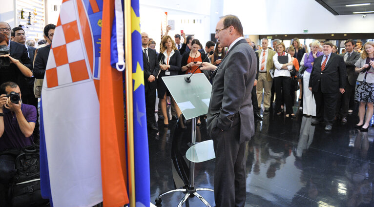 Suriet 4: Croatia Exhibition.  Official ceremony at the occasion of the Croatian Membership in the European Union: planting of an olive tree in the Gallery Nord Exhibition space