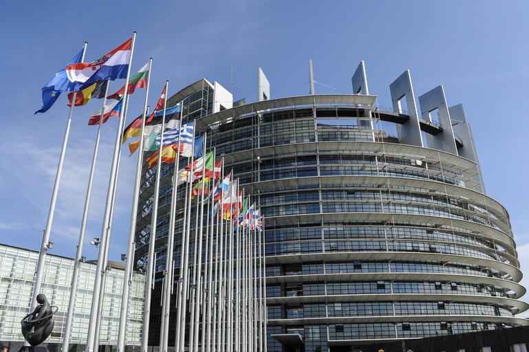 Fotografi 14: Raising of the Croatian flag in Strasbourg