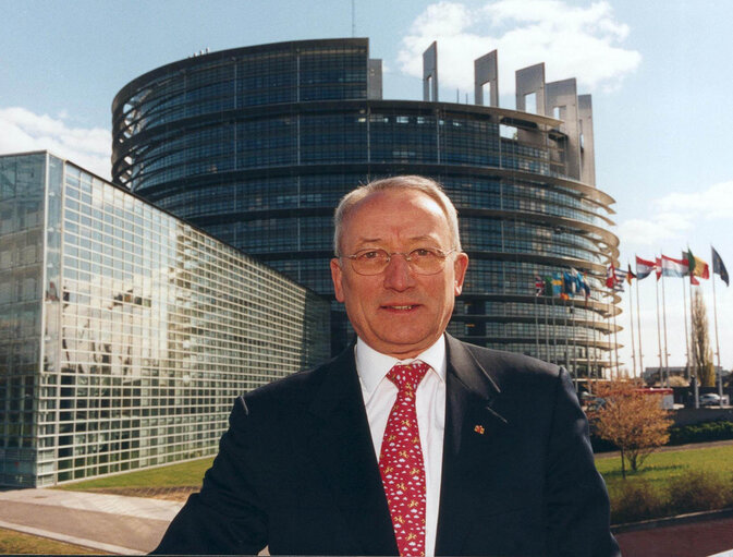 Fotografija 3: MEP Peter Michael MOMBAUR at the EP in Strasbourg.