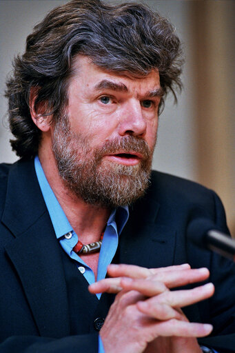 Fotografia 2: MEP Reinhold MESSNER attends a meeting in Brussels