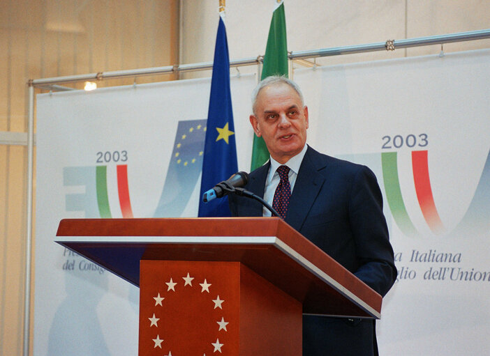 Fotografia 3: EP President and President of Italian Senate, inaugurate the sculpture Zenith in the ASP building