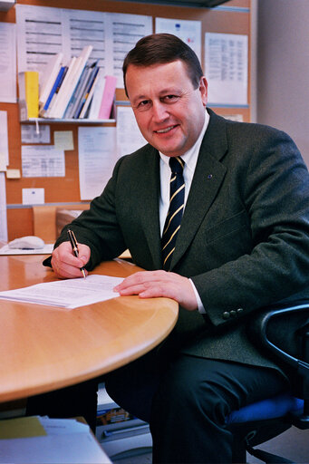 Valokuva 28: Portrait of Paul RUBIG at the EP in Brussels.