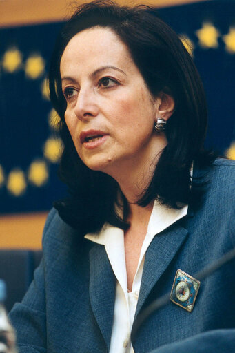 Fotogrāfija 7: European Commissioner for Employment and Social Affairs Anna DIAMANTOPOULOU holds a news conference in Strasbourg to present the European Week of Dangerous Substances