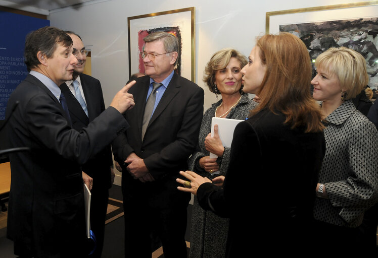 Снимка 11: Signing ceremony for a  political declaration on communicating Europe.