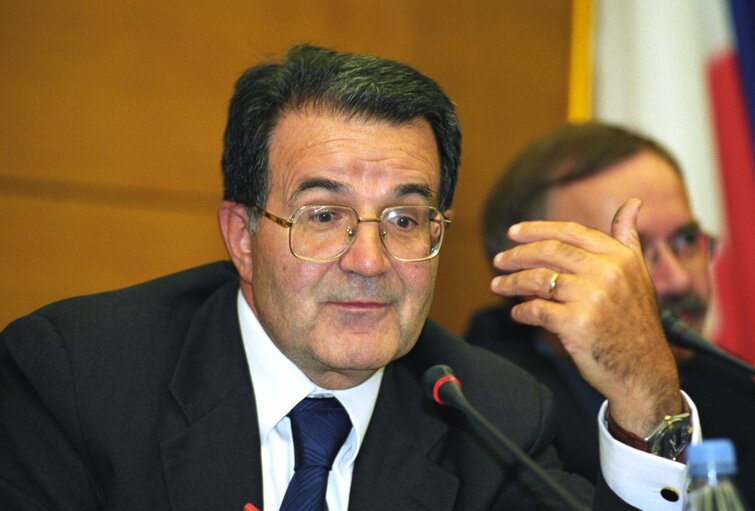 Fotografija 46: Romano PRODI, EC President, attends a meeting in Brussels