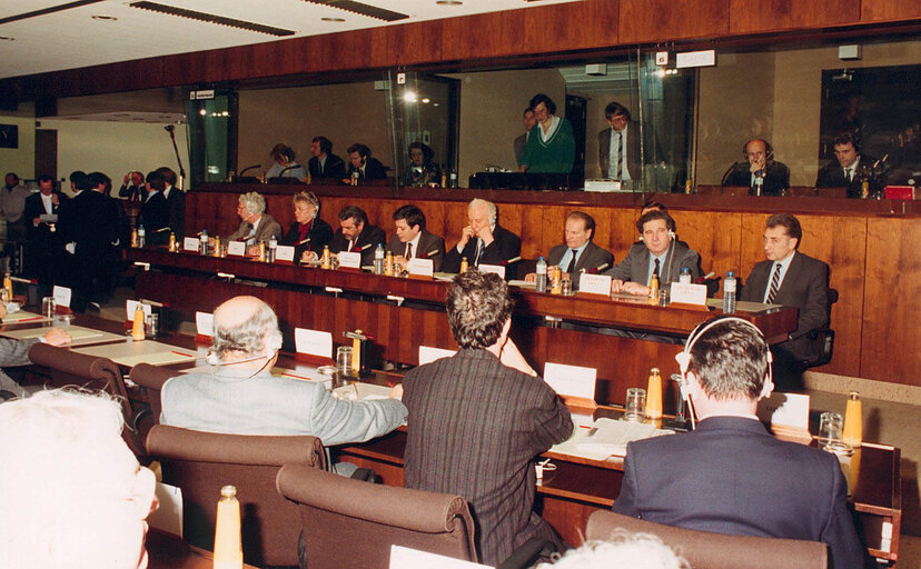 Fotografija 3: Russian Foreign Minister addresses the AFET Committee of the EP in Brussels on December 19, 1989