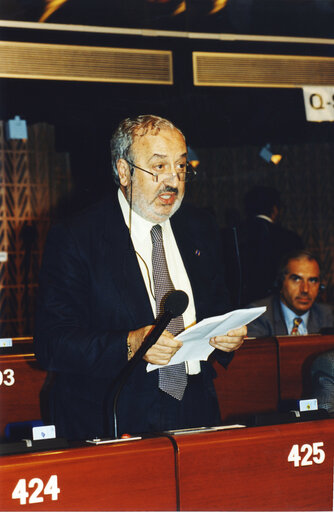 Photo 4 : Giancarlo LIGABUE in plenary session in Strasbourg.