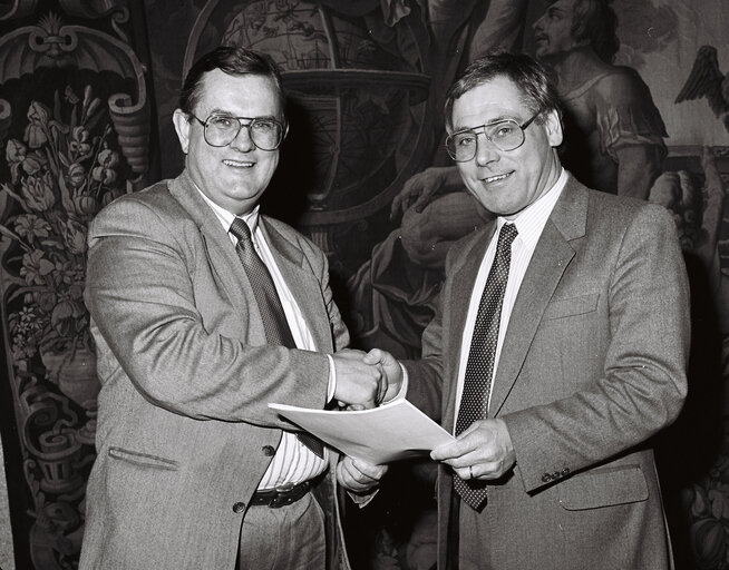 Fotografija 37: Meeting in February 1989