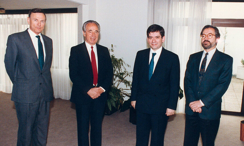 Photo 3: EP President meets with Israeli opposition leader.