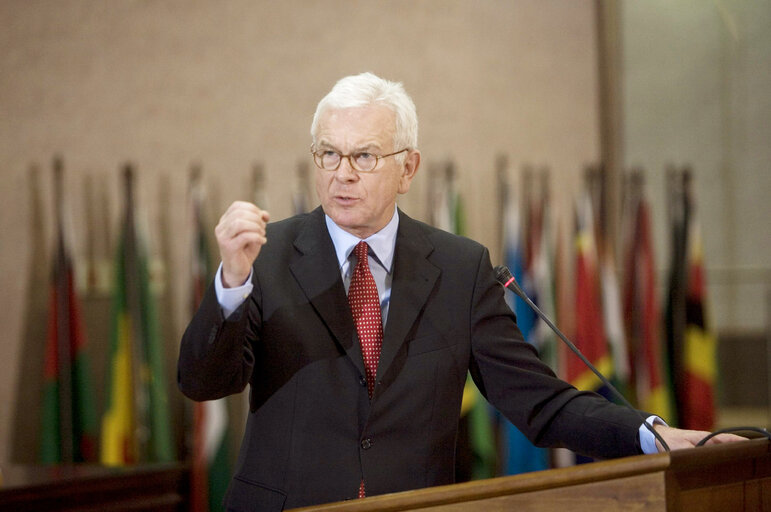 Foto 16: Hans-Gert POETTERING, EP President, makes an official visit to South Africa - EP President addresses the opening session of the 10th Ordinary session of the Pan-African Parliament held on October 27, 2008 at Gallagher Estate in Midrand