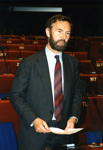 Zdjęcie 2: MEP (Ben) George Benjamin PATTERSON speaks in plenary session in Strasbourg in July 1992