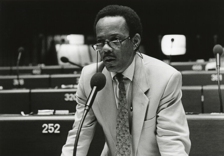 Jean E. CRUSOL speaks in plenary session in July 1988