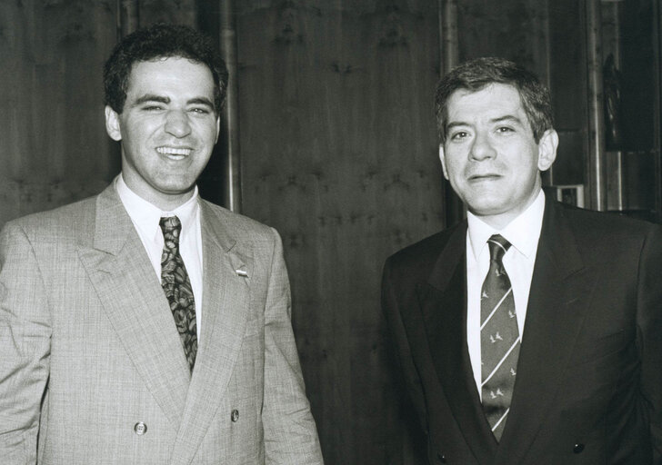 Fotografija 2: Garri KASPAROV, Chess world champion, visits the European Parliament in September 1991