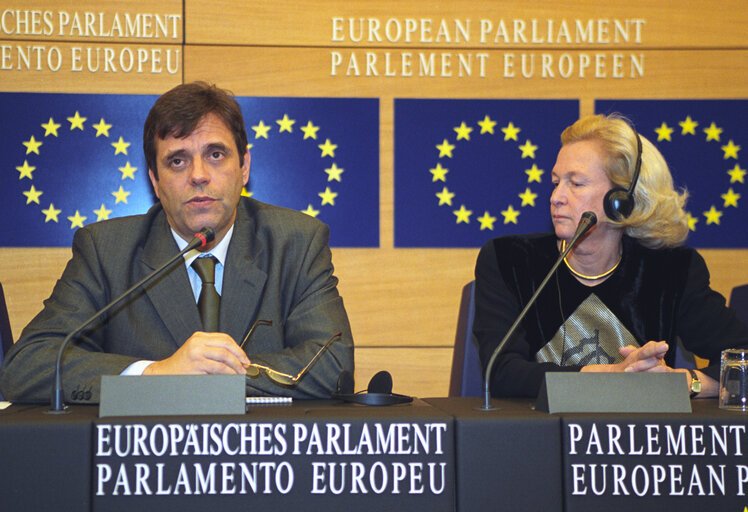 Press conference following the visit of the President of the Federal Republic of Yugoslavia to the EP in Strasbourg.