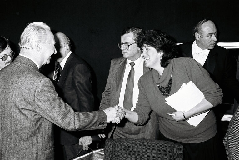 Photo 6 : The 1989 SAKHAROV Prize is awarded to Alexander DUBCEK