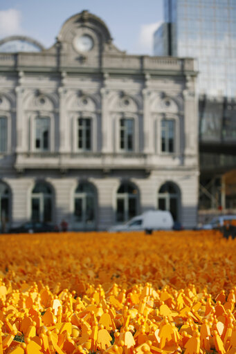 Fotó 6: Flowers on the Luxembourg Place in Brussels representing the signatures for the climate manifesto - A global price on carbon dioxide emissions, support for climate friendly technologies