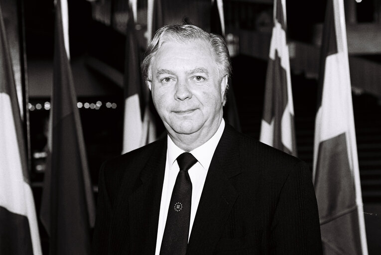 Fotografija 46: MEP Michael ELLIOTT at the European Parliament in Strasbourg