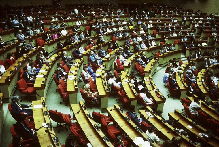 Photo 20 : Visit of Pope Jean-Paul II to the EP in Luxembourg.