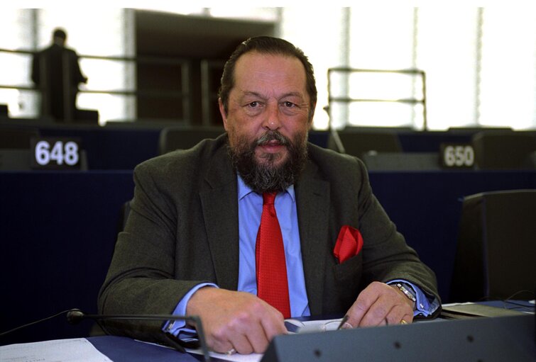 Fotografija 49: The Earl Of STOCKTON, MEP, attends a plenary session in Strasbourg