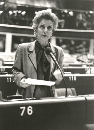 Photo 11 : Glorioso BADUEL speaks in plenary session in July 1981