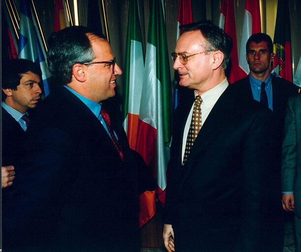 Foto 4: EP President meets with the President of Colombia.