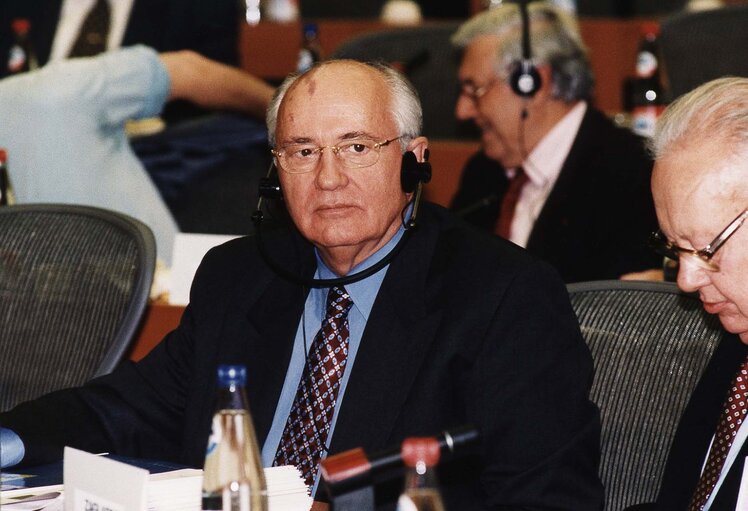 Photo 2: Visit of former president of the Soviet Union Gorbachev to the EP in Brussels.