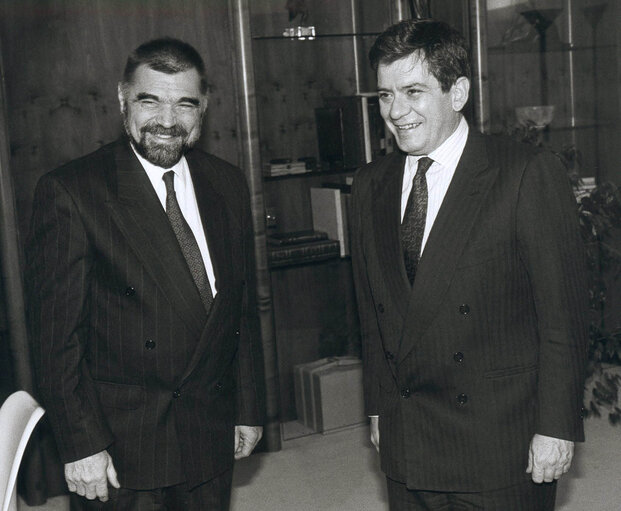 Photo 3: Stjepan (Stipe) MESIC, President of Yugoslavia visits the European Parliament in Strasbourg