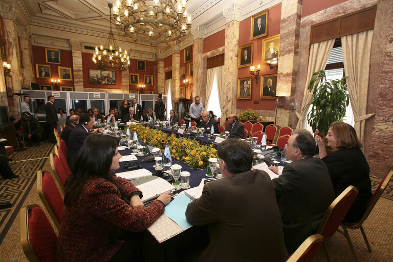 Fotografija 3: Hans-Gert POETTERING, EP President, attends a meeting of the Euro-Mediterranean Parliamentary Assembly in Athens