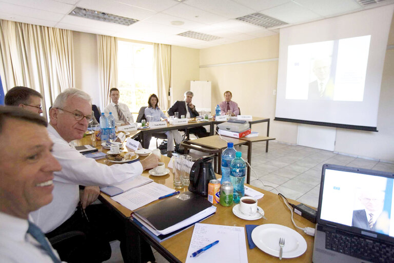 Foto 33: Hans-Gert POETTERING, EP President, makes an official visit to South Africa - EP President during his meeting with the Konrad-Adenauer-Stiftung Foundation in Johannesburg