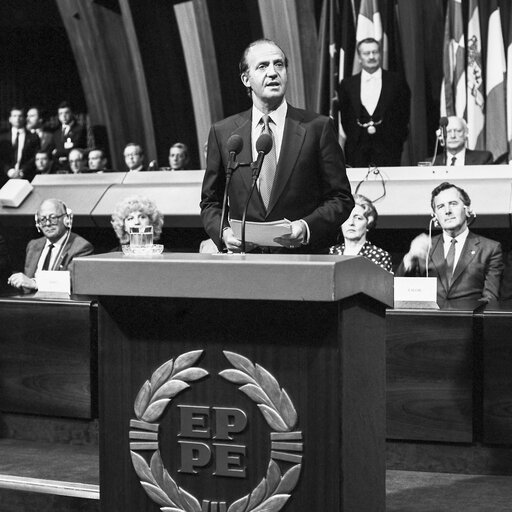 Fotografi 2: Visit of King and Queen of Spain at the European Parliament in Strasbourg in May 1986