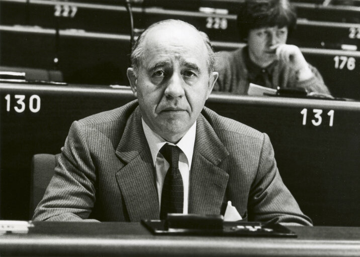 Jean SEITLINGER attends a plenary session in February 1984