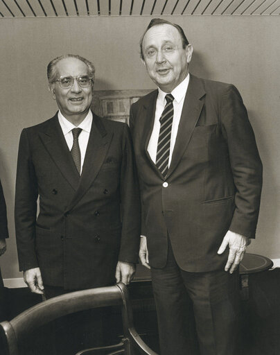 Foto 3: Italian Foreign Minister Emilio COLOMBO and German Foreign Minister Hans-Dietrich GENSCHER meet in October 1982