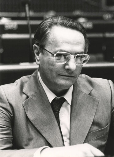 Photo 2 : Andre DILIGENT attends a plenary session in July 1981