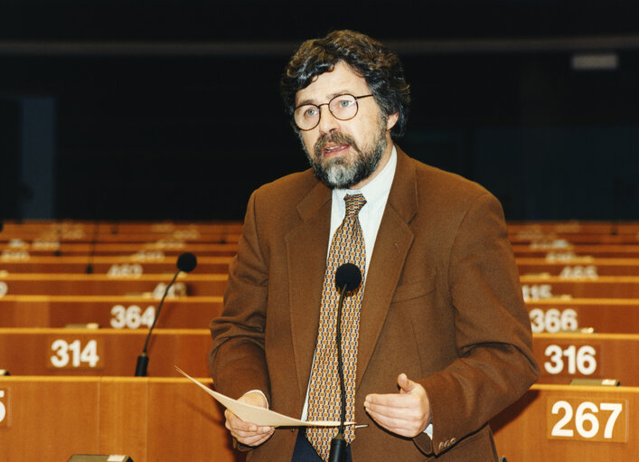 Fotó 2: Giorgos DIMITRAKOPOULOS in plenary session in Brussels.