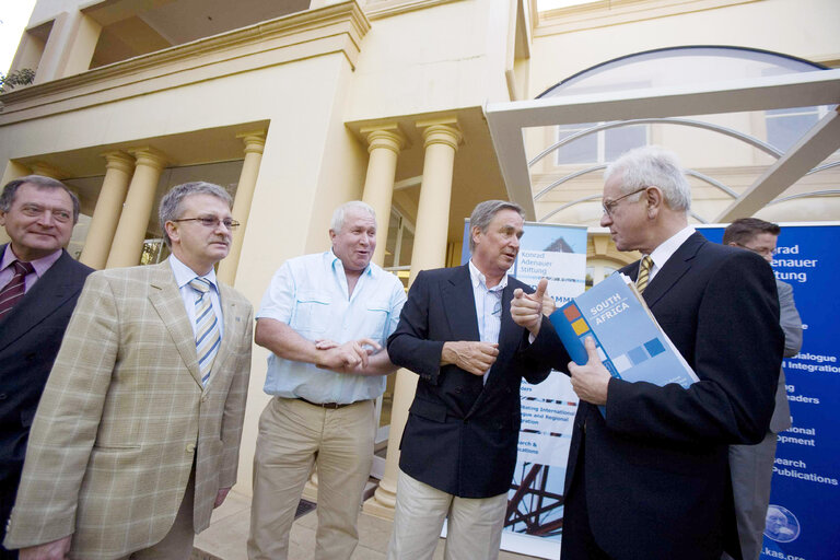 Hans-Gert POETTERING, EP President, makes an official visit to South Africa - EP President chats with Wilfried Pabst (C) and Roy Bennet following his meeting with the Konrad-Adenauer-Stiftung Foundation in Johannesburg