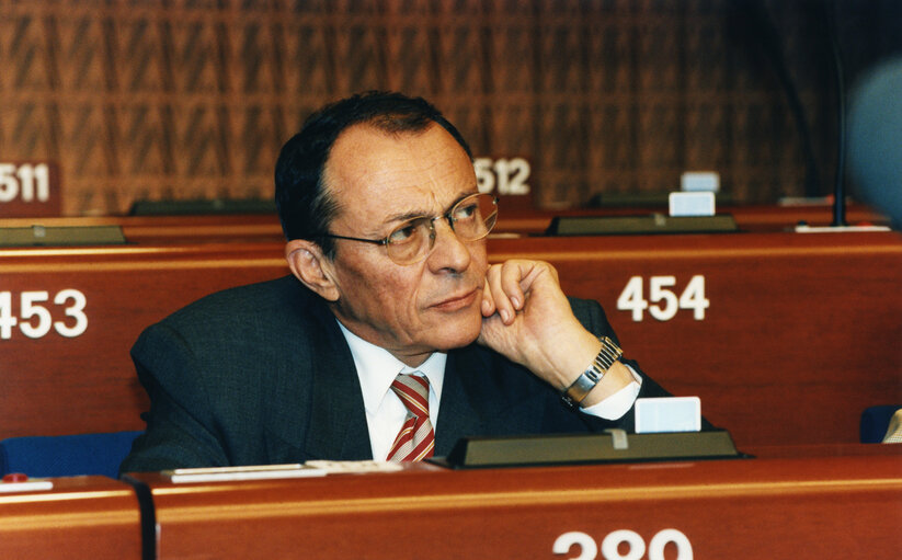 Photo 3 : Michel ROCARD at the EP in Strasbourg.