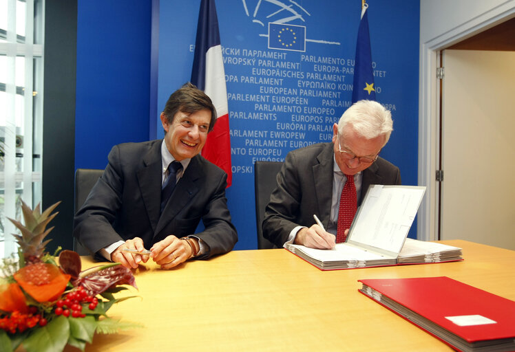 Fotagrafa 6: Ceremonial LEX signing of co-decision legislationat the EP in Strasbourg.