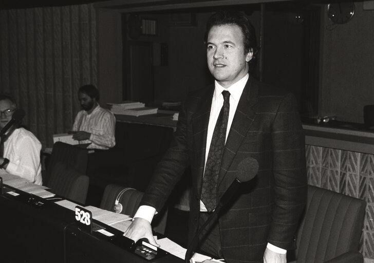 Pedro PACHECO HERRERA speaks in plenary session in Strasbourg in December 1989